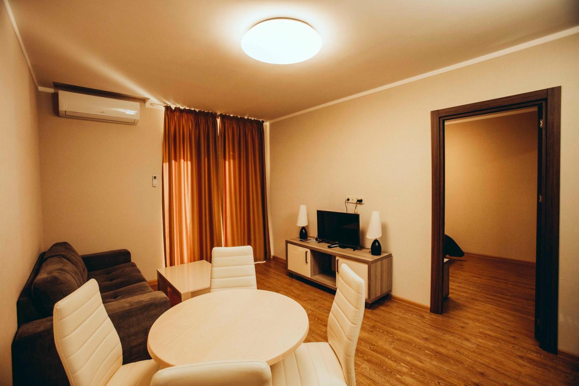 Holiday Lux Tower Batumi Zimmer foto